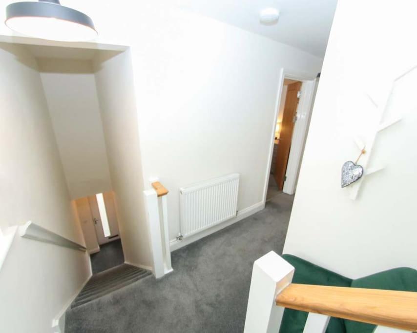 Luxe Living Guest House-Sleeps 6 -Family Friendly-Private Parking-Wifi-City-Beach Swansea Zewnętrze zdjęcie
