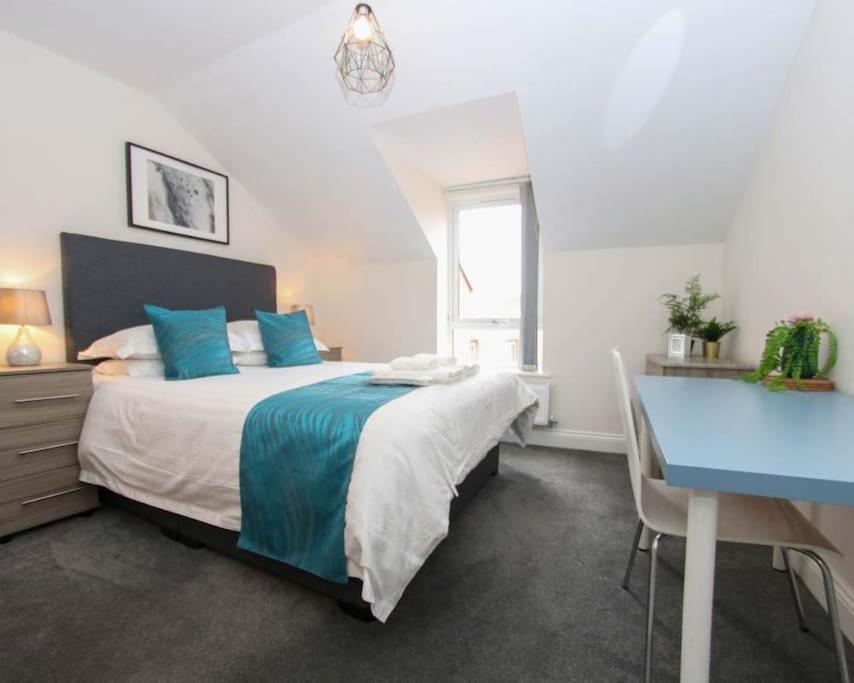 Luxe Living Guest House-Sleeps 6 -Family Friendly-Private Parking-Wifi-City-Beach Swansea Zewnętrze zdjęcie