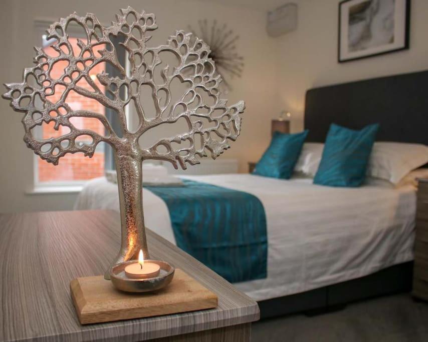 Luxe Living Guest House-Sleeps 6 -Family Friendly-Private Parking-Wifi-City-Beach Swansea Zewnętrze zdjęcie